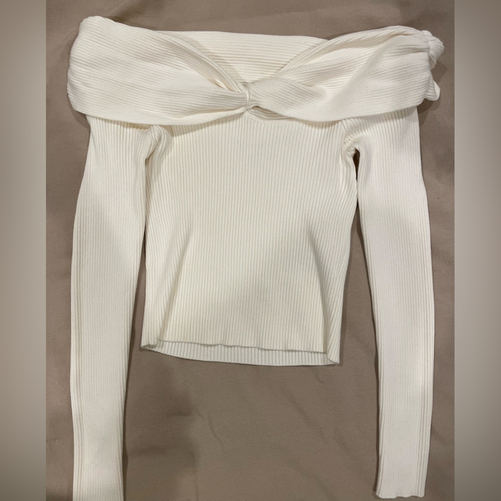 Abercrombie & Fitch Off-Shoulder Ribbed Cream Knit Top